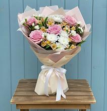 Букет цветов из:  Гвоздики, Орхидеи и Розы в Вельске