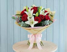 Букет цветов из:  Лилии и Розы в Вельске