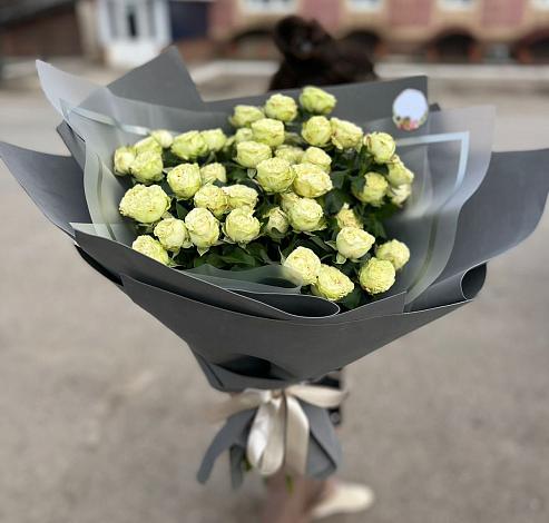 Букет Белые кустовые розы Солинеро в Вельске