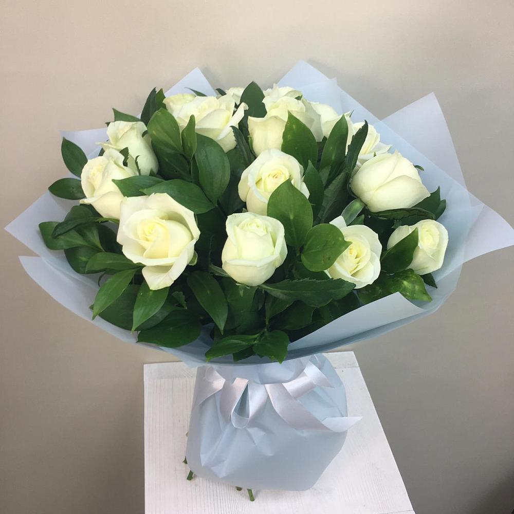 Букет 15 Белых роз Проуд в Вельске