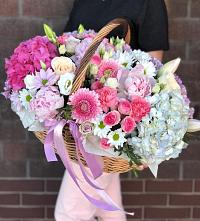 Цветочная композиция из Розы, Хризантемы, Пионы и Лизиантусы в корзине #REPLACE_PRED# Вельске