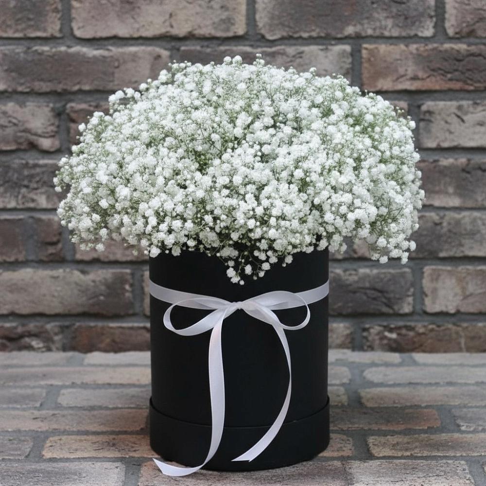 Цветочная композиция из Гипсофила в шляпной коробке в Вельске