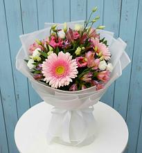 Букет цветов из:  Герберы, Альстромерии и Лизиантусы #REPLACE_PRED# Вельске