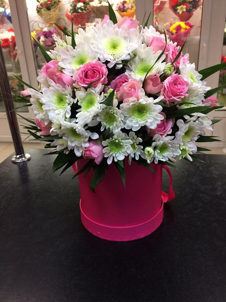 Цветочная композиция из Розы и Хризантемы в шляпной коробке в Вельске