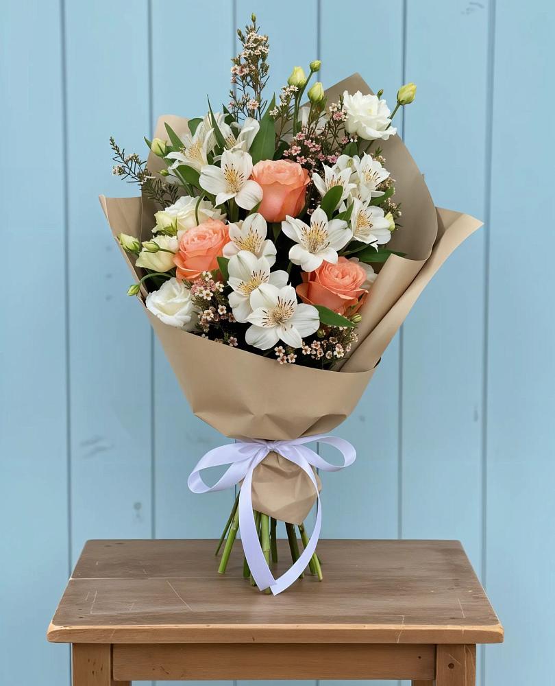 Букет цветов из: Альстромерии, Лизиантусы, Розы и Хризантемы в Вельске