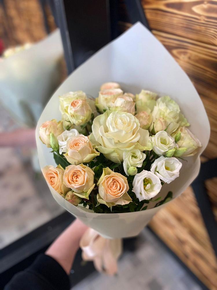 Букет цветов из: Розы и Лизиантусы в Вельске